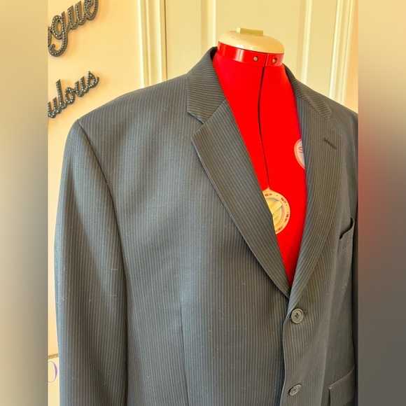 Calvin Klein mens suit like new. Charcoal grey with pinstripes. Wool - Picture 3 of 16